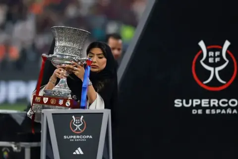 ماركا: مصر تدخل سباق استضافة كأس السوبر الإسباني